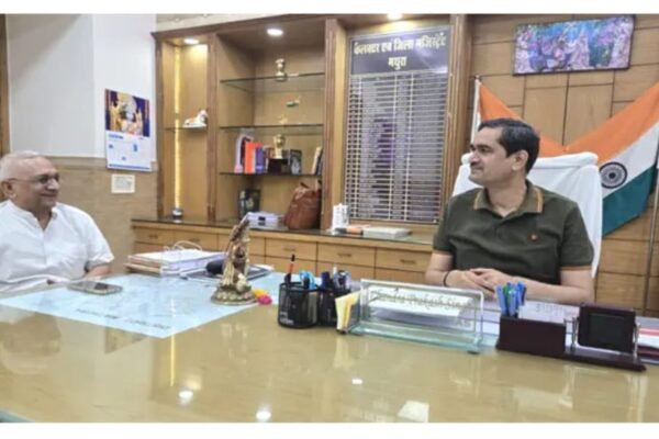 Mayor held talks with District Officer on development of Mathura Vrindavan Mahanagar Mayor held talks with District Officer on development of Mathura Vrindavan Mahanagar hummernews.in