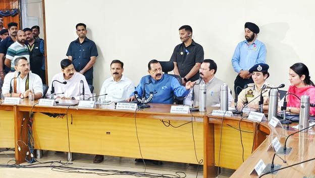 Union Minister Dr. Jitendra Singh holds interaction with Udhampur public representatives , civil society members in wake of security concerns hummernews.in
