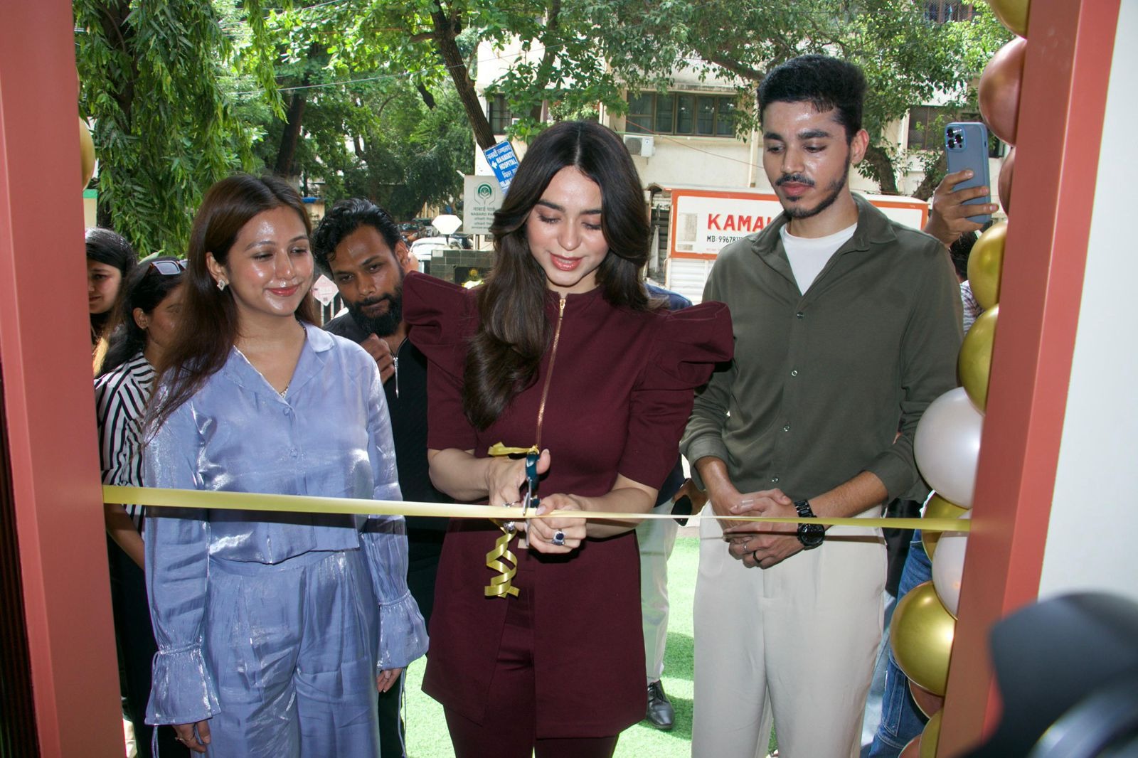 Soundarya Sharma Inaugurates Epsom Cryo Spa & Aesthetic in Mumbai hummernews.in