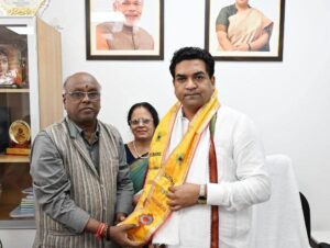 Adileela Foundation National President facilated Delhi Minister Kapil Mishra hummernews.in
