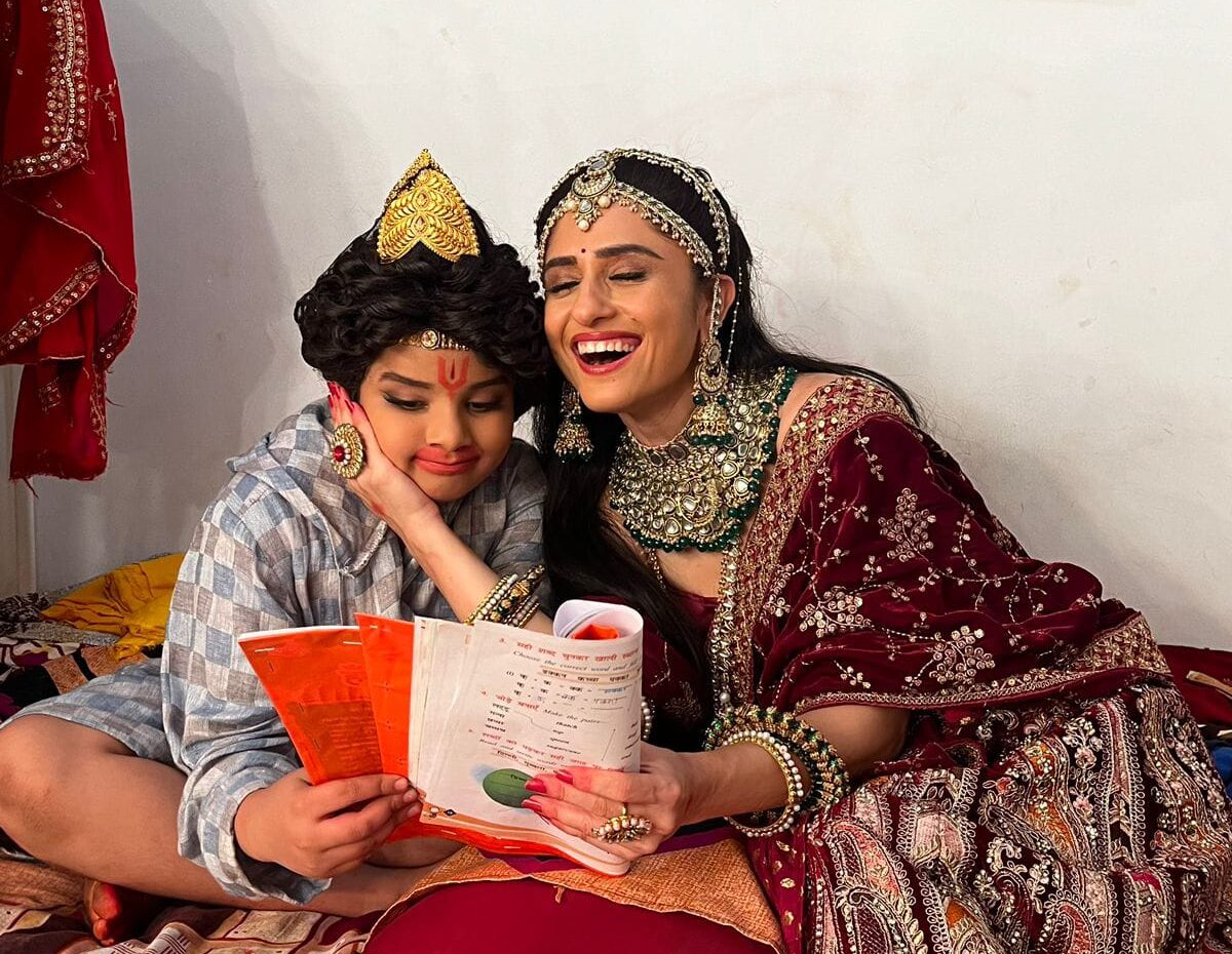Sanskrit isn’t an easy language, but what’s encouraging is Aan’s always eager to learn” says Hunar Hali Gandhi about teaching her young co-star on the sets of Sony SAB’s Veer Hanuman hummernews.in