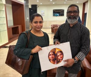 Delhi Paralympic Committee President Parul Singh Meets Jharkhand Chief Minister Hemant Soren in Delhi, Presents Traditional Painting hummernews.in