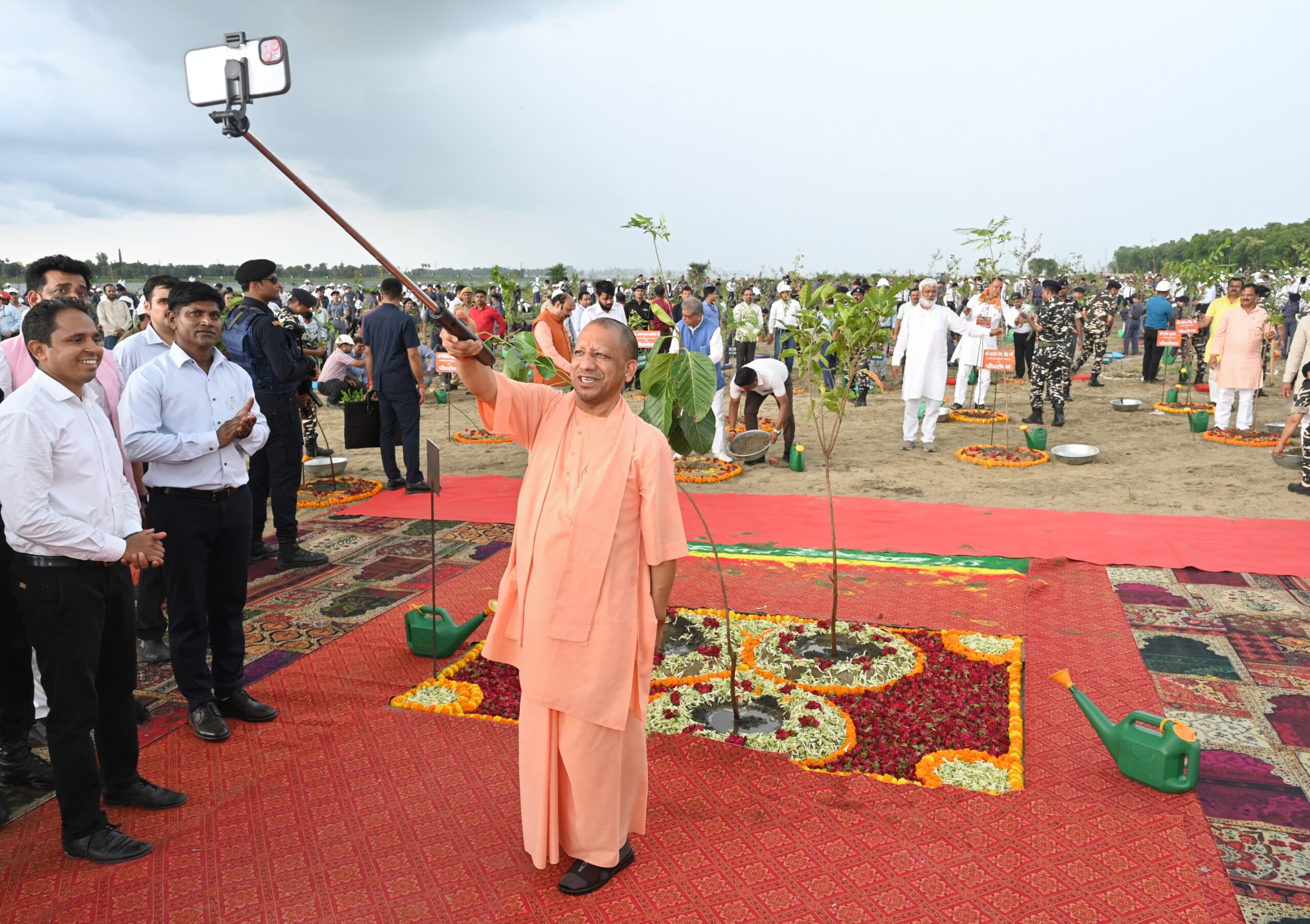 CM Yogi orders an impartial probe into Hapur lekhpal suicide attempt case hummernews.in