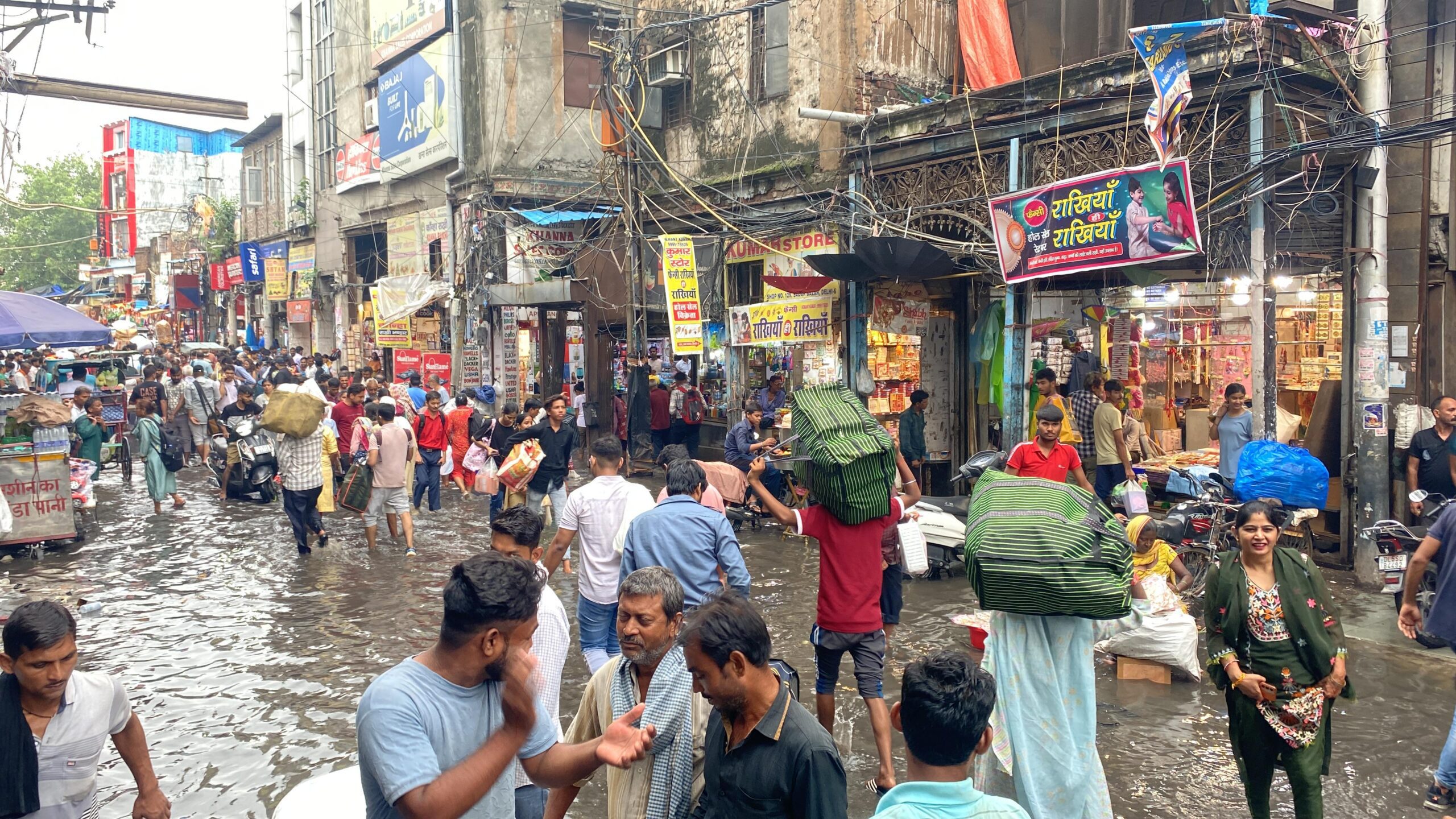 Waterlogging in Sadar Bazar led to losses worth lakhs of rupees in shops - Festa hummernews.in