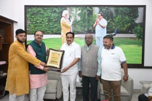 Jal Shakti Minister C R Patil Hounoured by Rajiv Dwivedi And Dr adinarayana hummernews.in