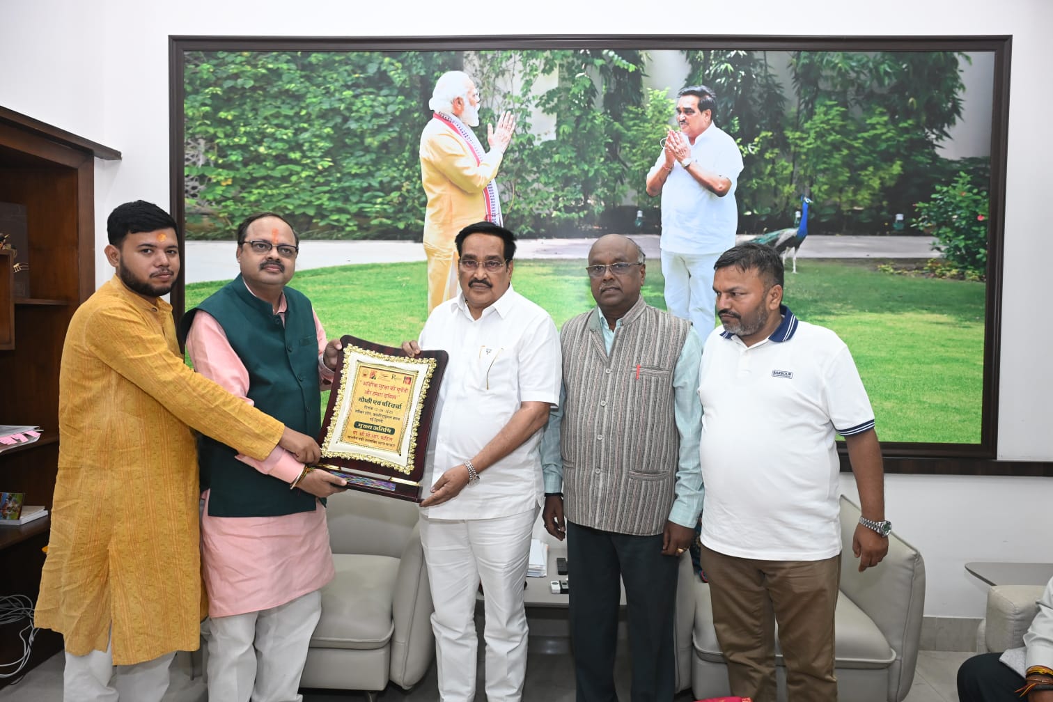 Jal Shakti Minister C R Patil Hounoured by Rajiv Dwivedi And Dr adinarayana hummernews.in