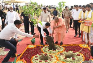 CM Yogi orders an impartial probe into Hapur lekhpal suicide attempt case hummernews.in