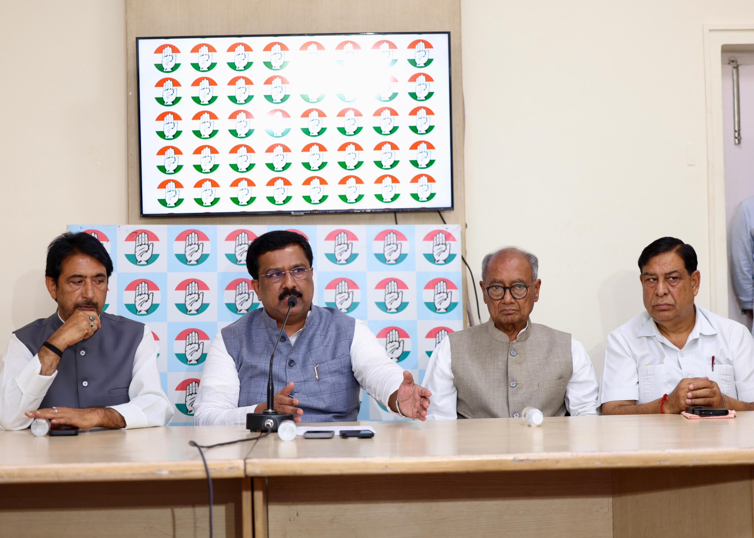 · Congress reminds PM of promise to restore J&K statehood hummernews.in