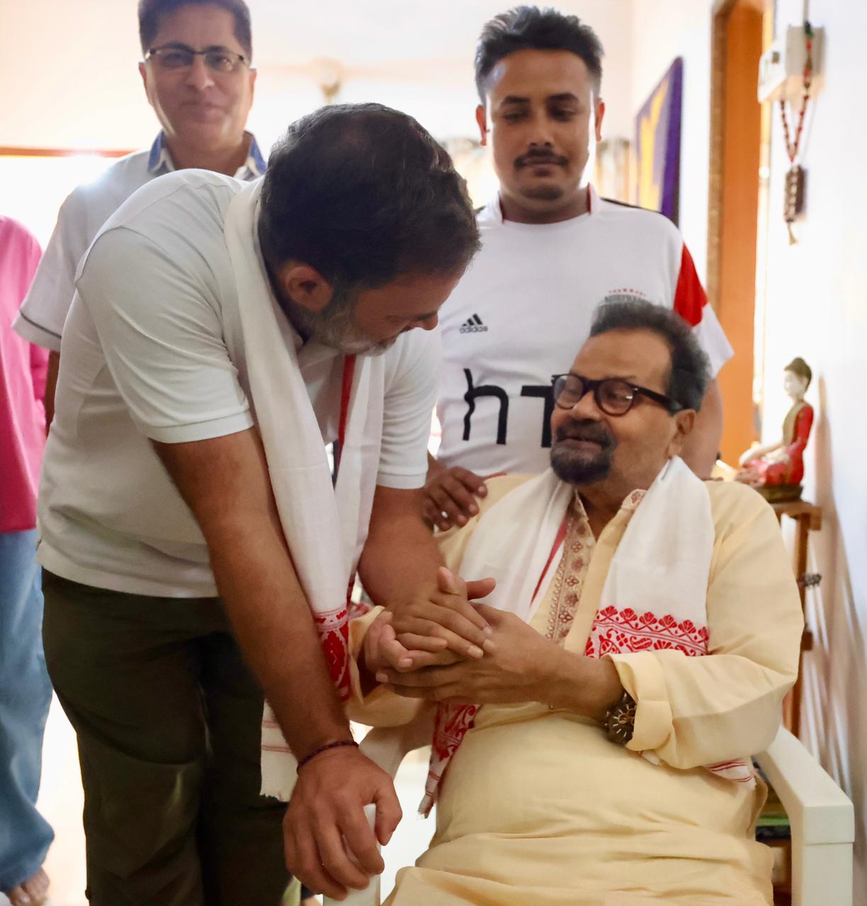 Rahul Gandhi visits families of Zubeen, Valmiki hummernews.in