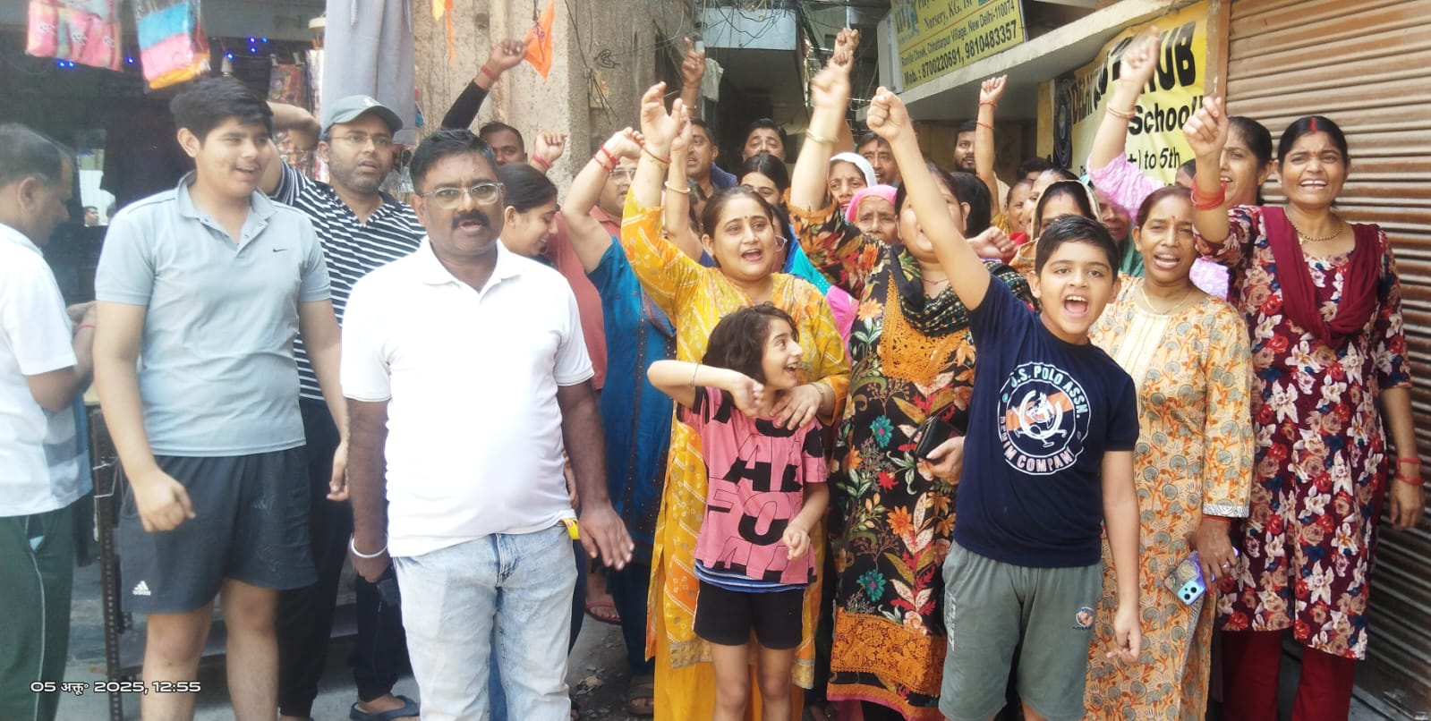 Residents of Chhatarpur Ramlila Chowk Struggling for Every Drop of Water, Raise Slogans Against MLA Kartar Singh hummernews.in