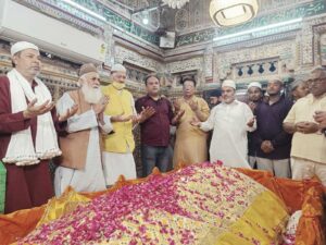 Special Prayer at Hazrat Nizamuddin Dargah Marks 12 Years of Modi Government in Delhi https://hummernews.in/