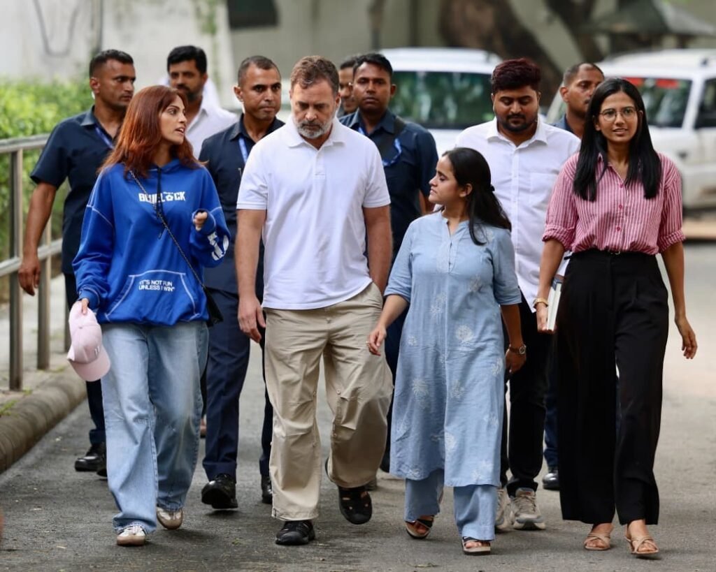 Rahul Gandhi Meets Young Protesters, Condemns Alleged Police Brutality at Jantar Mantarhttps://hummernews.in/